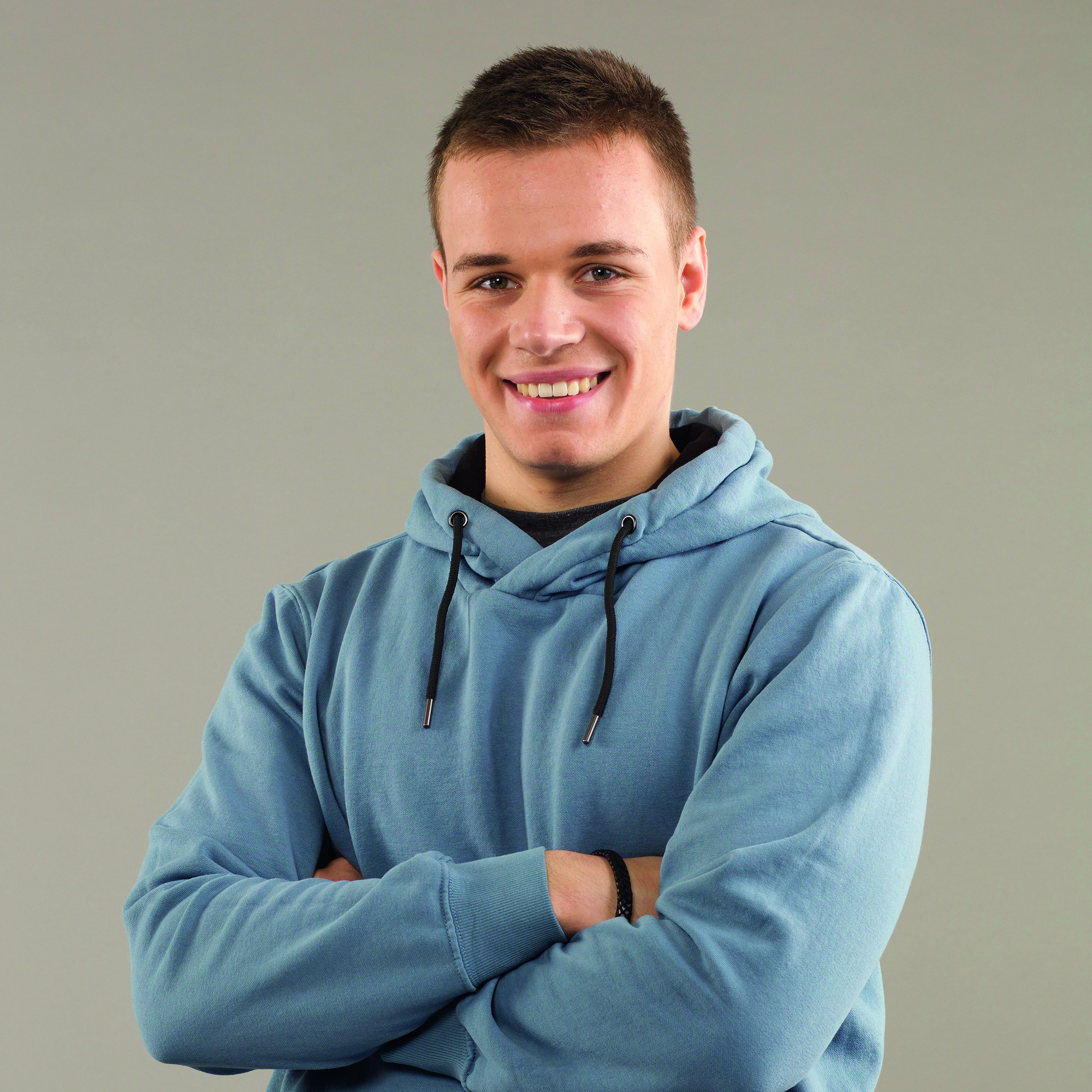 Auch ohne große Vorkenntnisse macht Jan eine Ausbildung zum Fachinformatiker bei der Commerzbank. Neben den vielen spannenden Aufgaben gefällt ihm besonders die kollegiale Hilfsbereitschaft im Team.